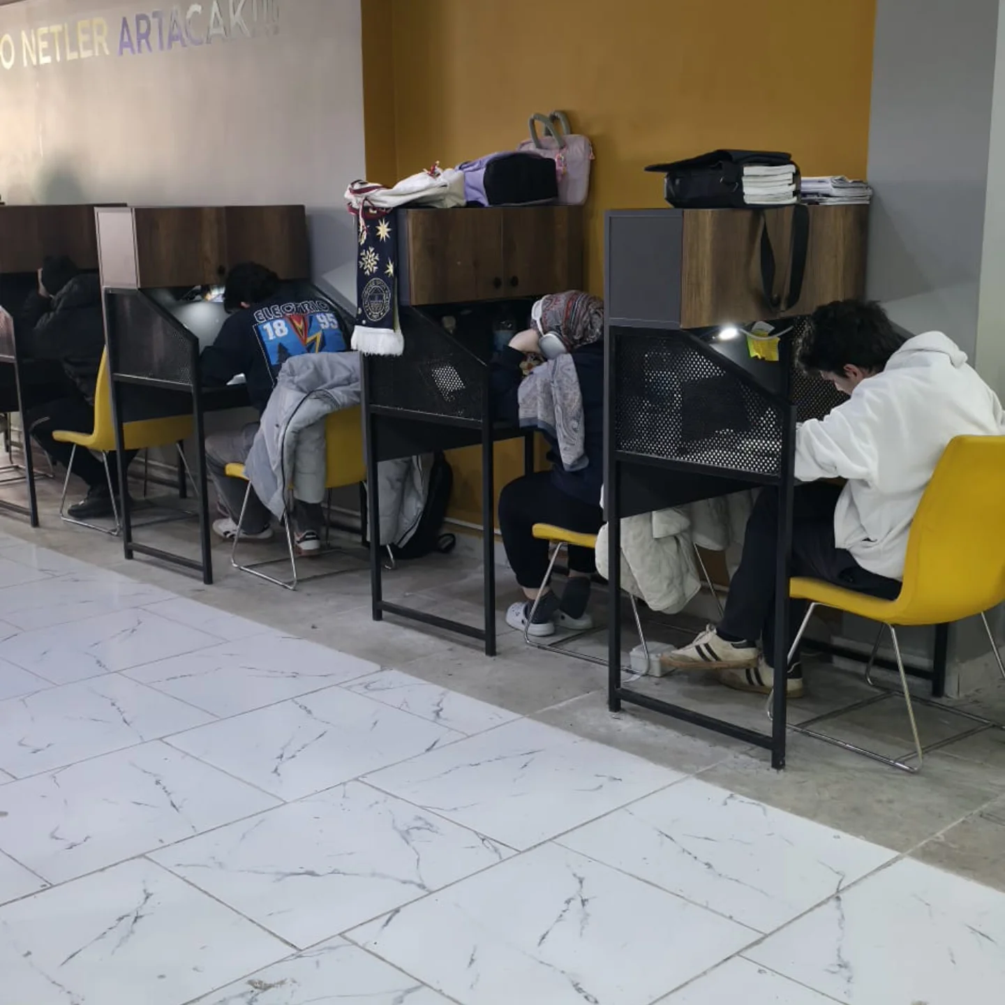Etüt salonunda çalışma saati