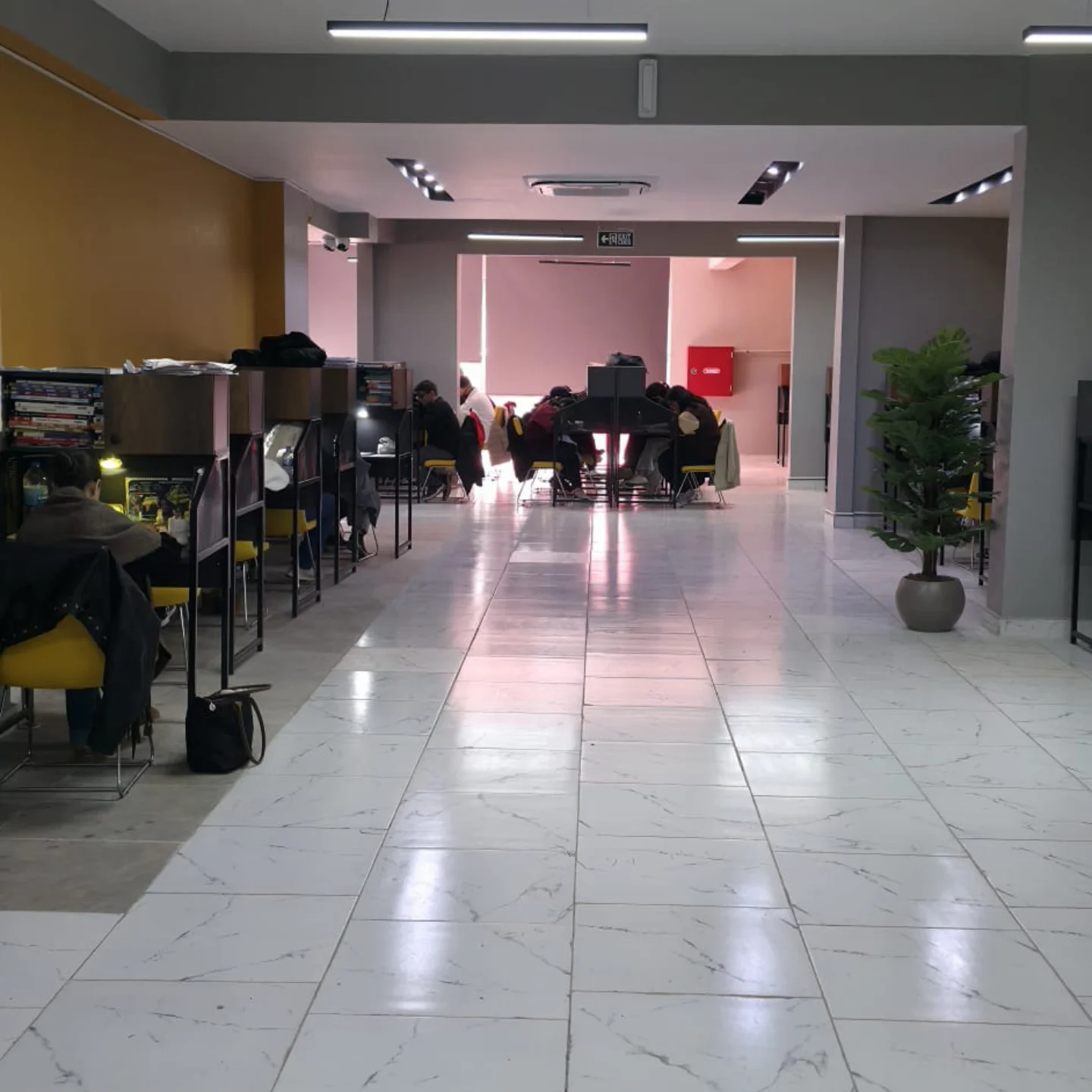 Etüt salonu — Pisa Akademi Royal