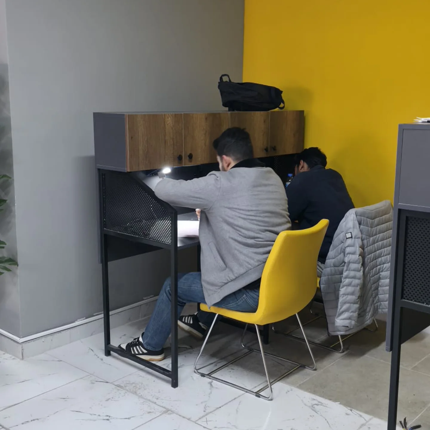 Bireysel çalışma kabinleri